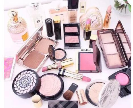 22歲女大學生化妝品過敏引發多器官衰竭，ICU16天后家人含淚放手